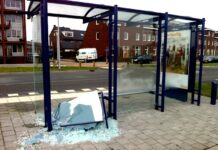 Opnieuw bushalte in Stadshagen vernield