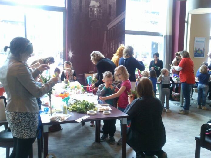 foto 6 ook veel ouders aan het werk