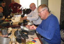 Repair Café Stadshagen krijgt poppendokter op bezoek