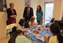 Burgemeester maakt kennis met Verbindingshuis