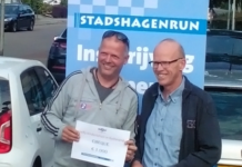 Cheque StadshagenRun voor kindertehuis Nepal