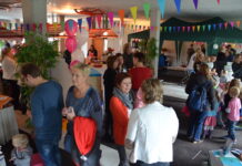 Gezellig jubileum bij Verloskundigen Huys