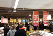 Megadrukte Jumbo door gesloten Albert Heijn