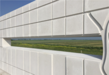 Landmeter monument onthuld langs de Hasselterweg