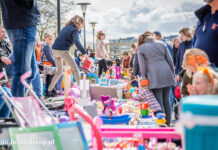 Stadshagen viert Koningsdag met grote kleedjesmarkt (fotoreportage)