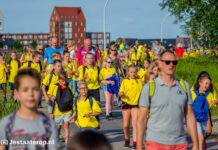 Avond4daagse trekt door Stadshagen (foto’s)