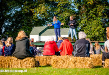 Zondag muziek en verhalen op de stoep in Stadshagen