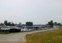 Zwolle biedt tijdelijke noodopvang voor vluchtelingen op schip in Margriethaven