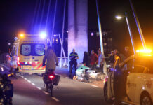 Ernstig gewonde bij aanrijding scooters op Twistvlietbrug