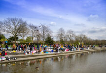 Gezellige drukte in Twistvlietpark: Kleedjesmarkt weer volop bezocht