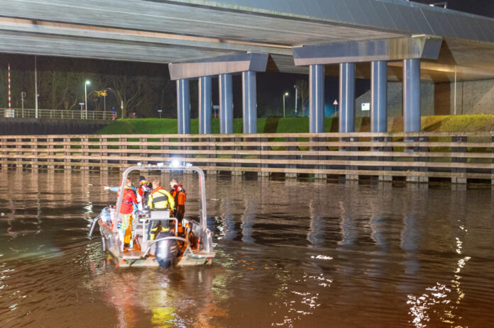 persoon-te-water-voorsterbrug-10-4-2023-7
