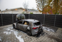 Auto gaat in vlammen op in Stadshagen