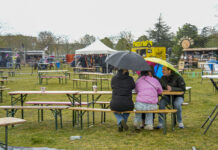 Verregend foodtruckfestival in Twistvlietpark hoopt volgend jaar op meer zon