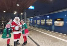 Traktatie op station Stadshagen wegens vijfjarig jubileum
