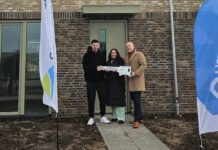 Eerste sleutels overhandigd aan bewoners Breezicht Reede
