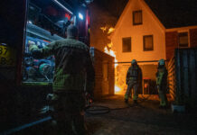 Container vat vlam achter woning Vechterweerdhof