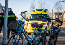 Pijnlijke schouder en schaafwonden na aanrijding twee fietsters