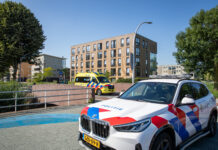 Fietser gewond bij botsing met paaltjes bussluis