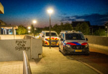 Politie controleert jongeren bij station Stadshagen, mogelijk spoorlopers