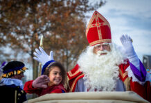 Sinterklaas mist de trein, maar wordt alsnog warm onthaald! (fotoreportage)