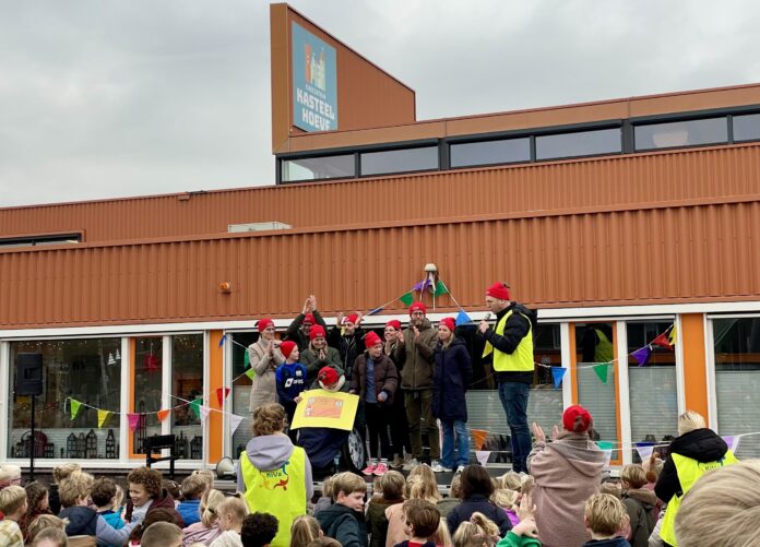 Kindcentrum Kasteelhoeve zamelt bijna 10.000 euro in voor Mooi Leven Huis Zwolle