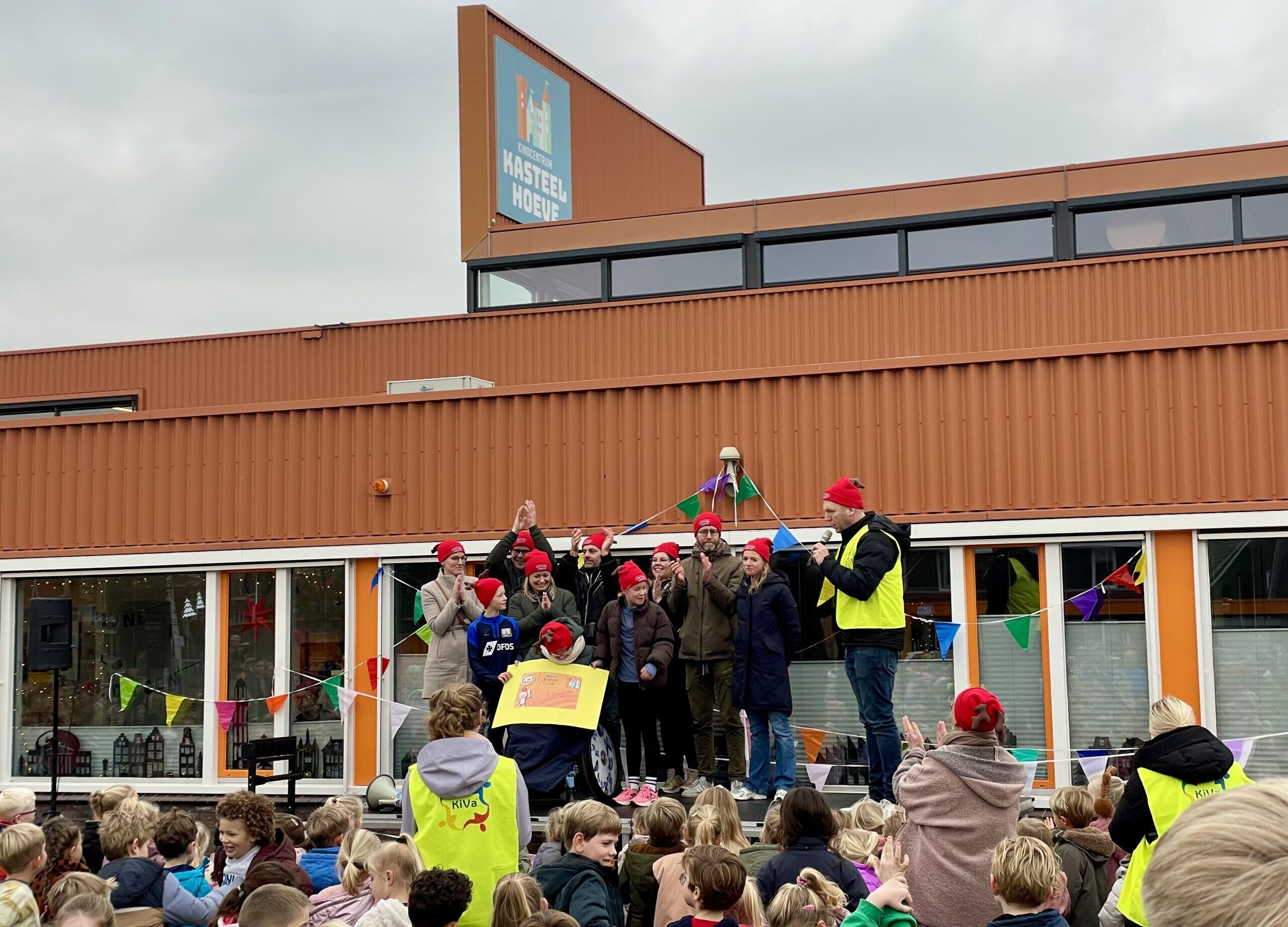 Kindcentrum Kasteelhoeve zamelt bijna 10.000 euro in voor Mooi Leven Huis Zwolle