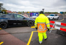 Verkeersregelaars ingezet bij winkelcentrum