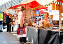 Fotoreportage: Wade vol kramen bij kunstmarkt in Stadshagen