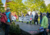 Demonstratie voor en tegen AZC bij Cultuurhuis
