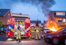 Auto zwaar beschadigd door brand op parkeerplaats Gruttersmolen
