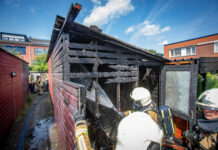 Schuur achter woning aan Herautstraat volledig uitgebrand