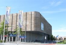 Bijzondere muurschildering fietsenstalling Bewegingshuis