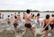 Weer nieuwjaarsduik bij de Milligerplas