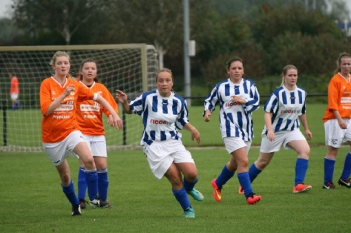 Opmars Dames elftal CSV’28 in de competitie