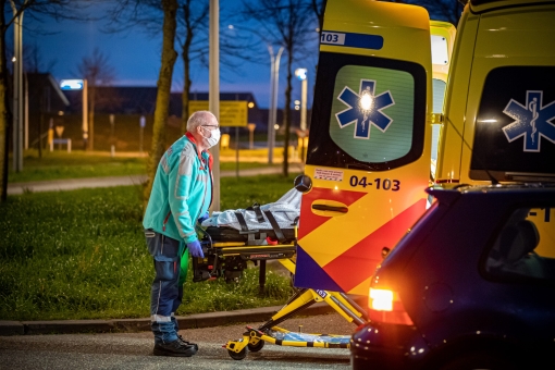 Jongedame gewond na aanrijding Dotterbloem Stadshagen