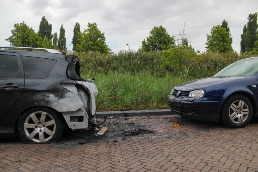 Brand verwoest auto in Stadshagen