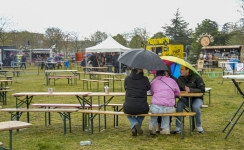 Verregend foodtruckfestival in Twistvlietpark hoopt volgend jaar op meer zon