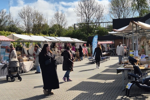 Succesvolle lentemarkt van lokale ondernemers op Frankhuisplein